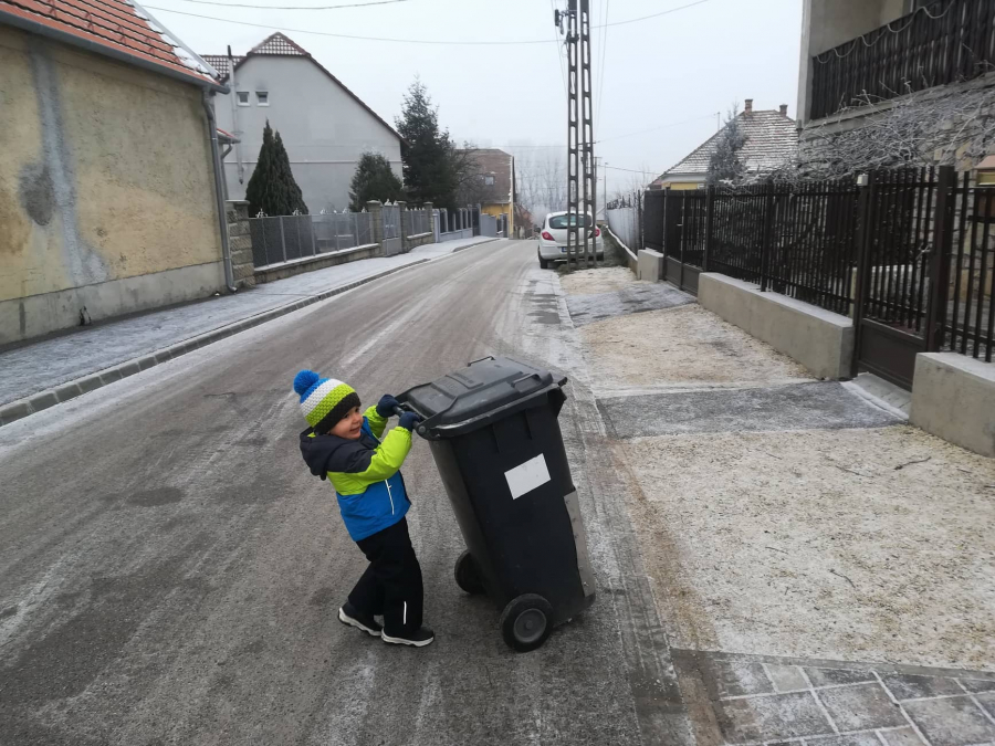 Szülinapi meglepetés, kukásautóval!