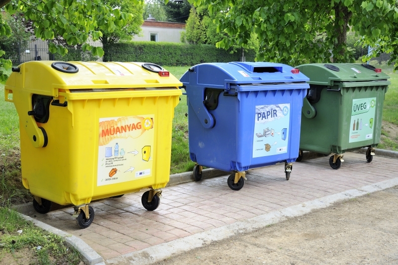 Szelektív gyűjtősziget Veszprémben